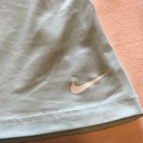 Nike Dri Fit workout tank size M - Picture 2 of 4